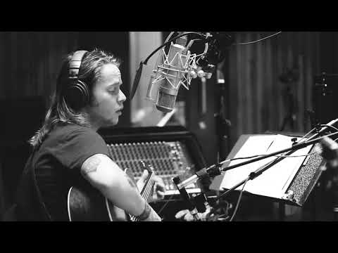 Billy Strings - "Enough To Leave" Thumbnail
