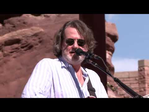 Little Kin → Good Morning Little Schoolgirl → Travelin' Light (Live at Red Rocks) Thumbnail