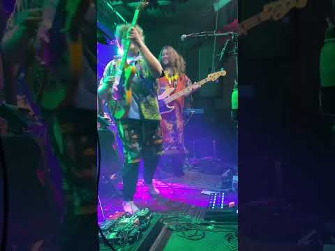 Dancing in tight spaces calls for extreme precision! Thanks for rocking out with us, Richmond 🤘 Thumbnail