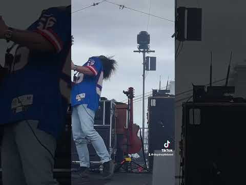 Jimmy was dying to get his @nygiants jersey back on after our showing in Philly 🤪🎸#DogPound🐶 Thumbnail