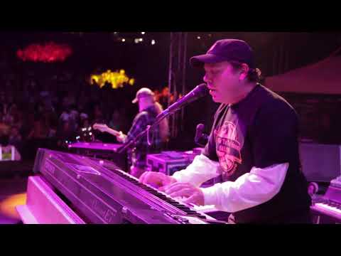 Bust It Big (Live in Wyoming) Thumbnail